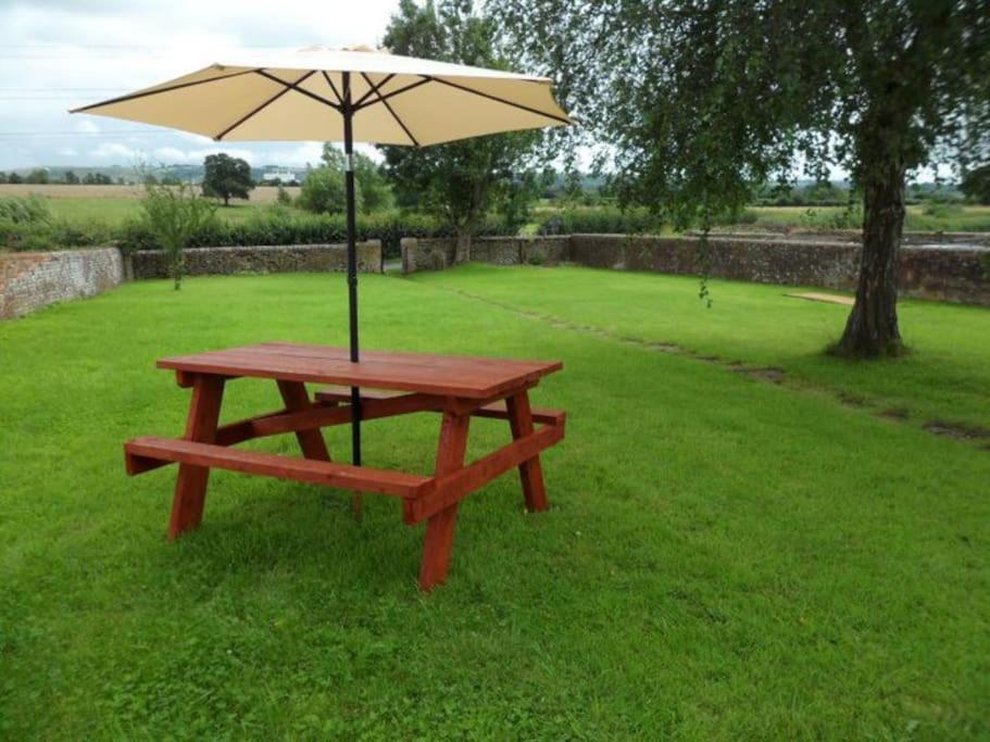 In Lovely Setting.ten Minutes To Longleat Holiday home *