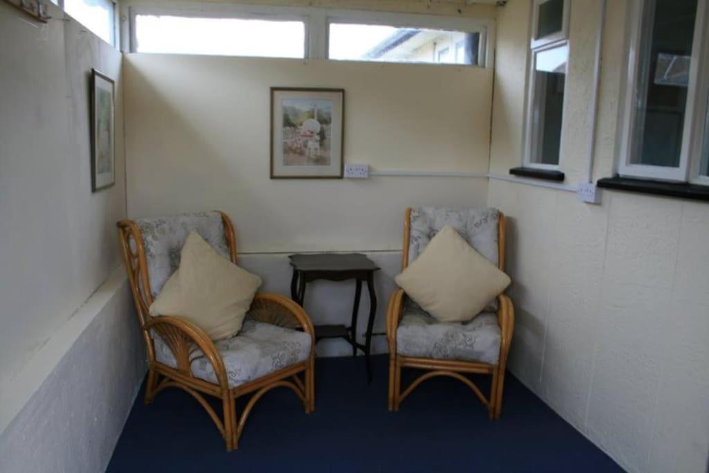 In Lovely Setting.ten Minutes To Longleat Holiday home North Bradley